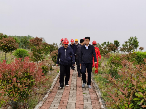 “時不我待、只爭朝夕”市產(chǎn)業(yè)集團全力推進涉案企業(yè)復(fù)工復(fù)產(chǎn)和我市重大項目建設(shè)工作459.png
